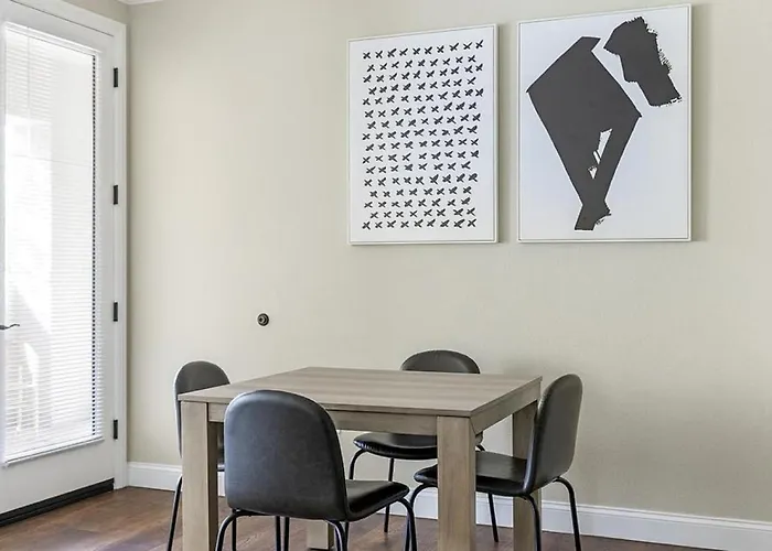 Apartment Landing Modern With Amazing Amenities *